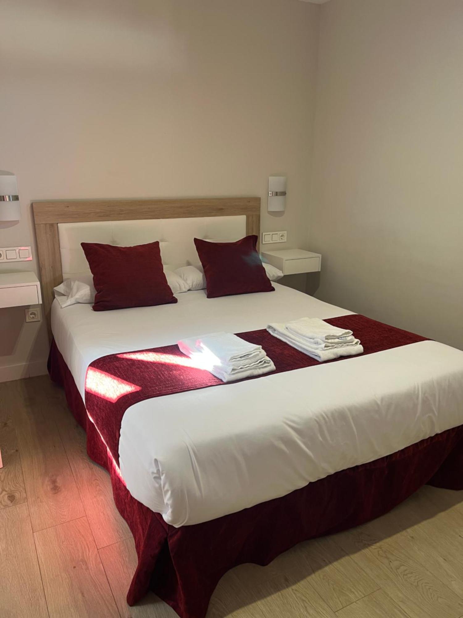 Apartamentos Pinar Malaga Centro Bagian luar foto