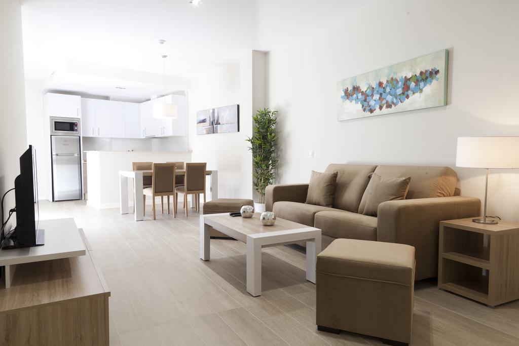 Apartamentos Pinar Malaga Centro Bagian luar foto