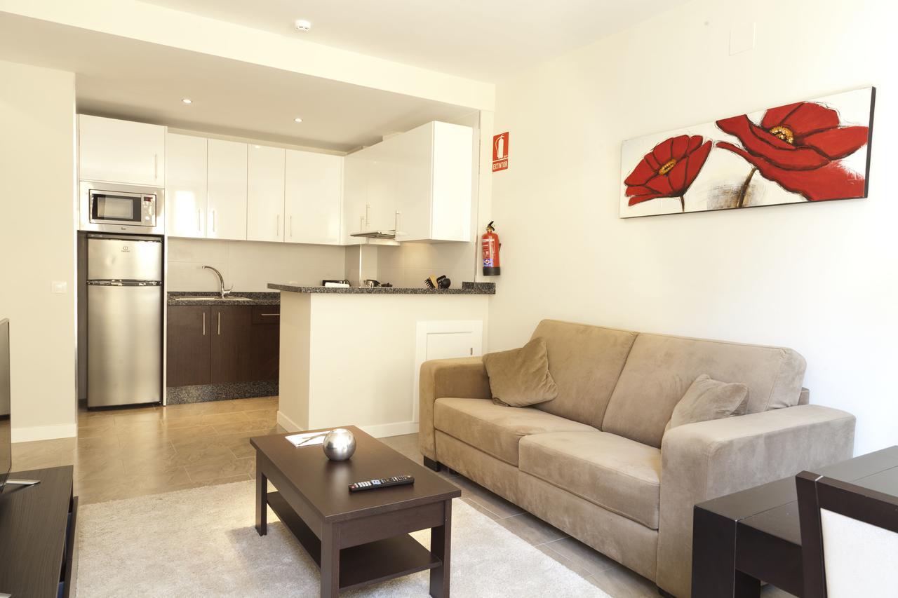 Apartamentos Pinar Malaga Centro Bagian luar foto